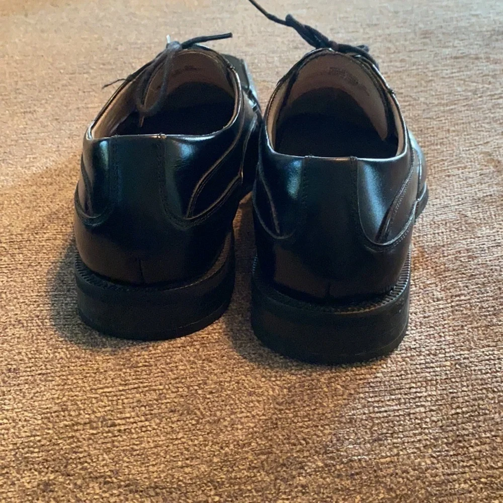 𝅺florsheim men’s dress shoes; size 10.5